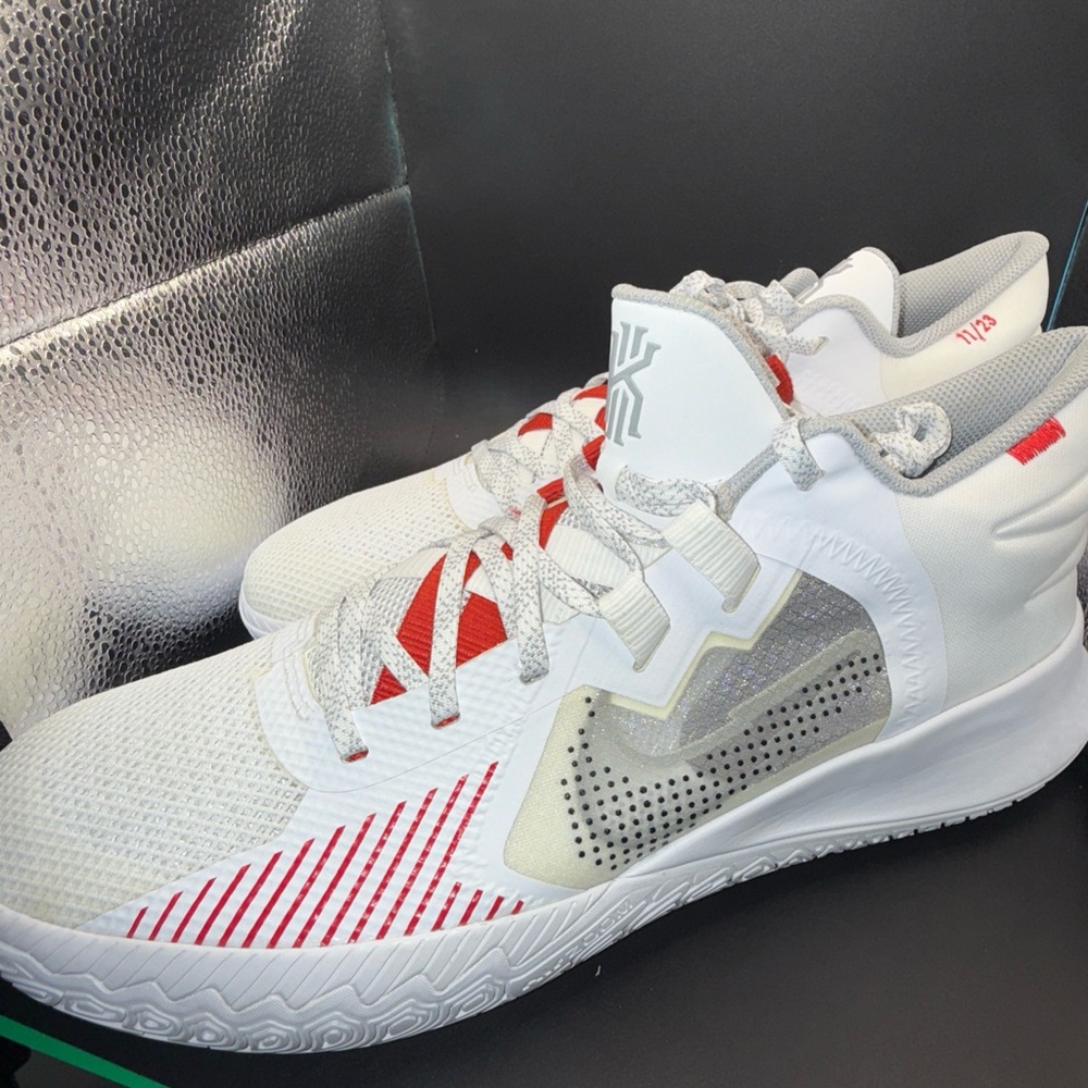 Nike White and Red Sneakers - Picture 3 of 13